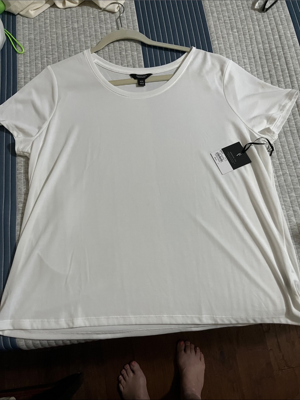 Simply Vera Vera Wang White Modern Tee with Tag